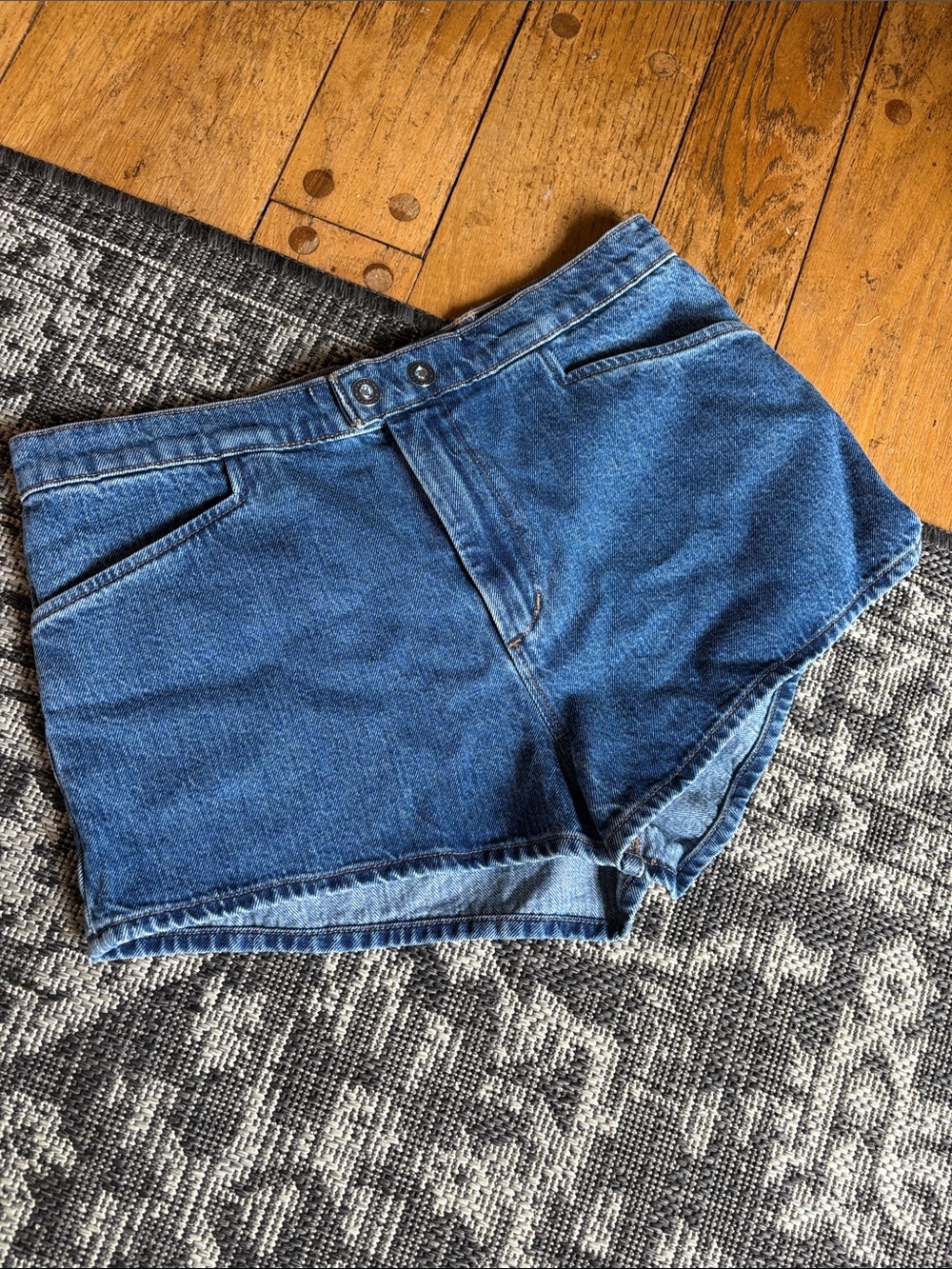 Favorite Daughter - Women’s Blue Denim Shorts - the short shorts - size 29